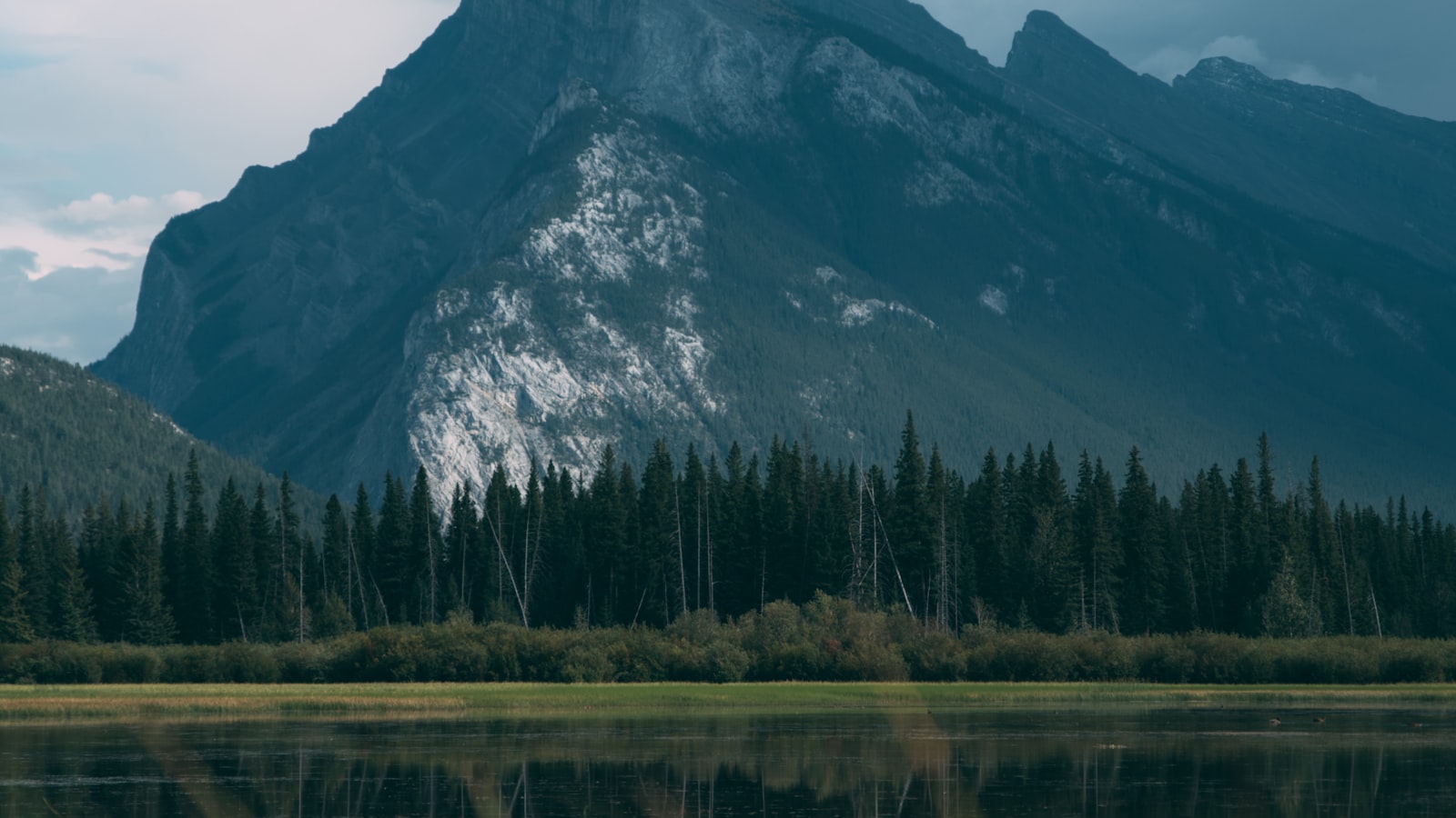 Banff / Yoho Hiking Tour insurance guide